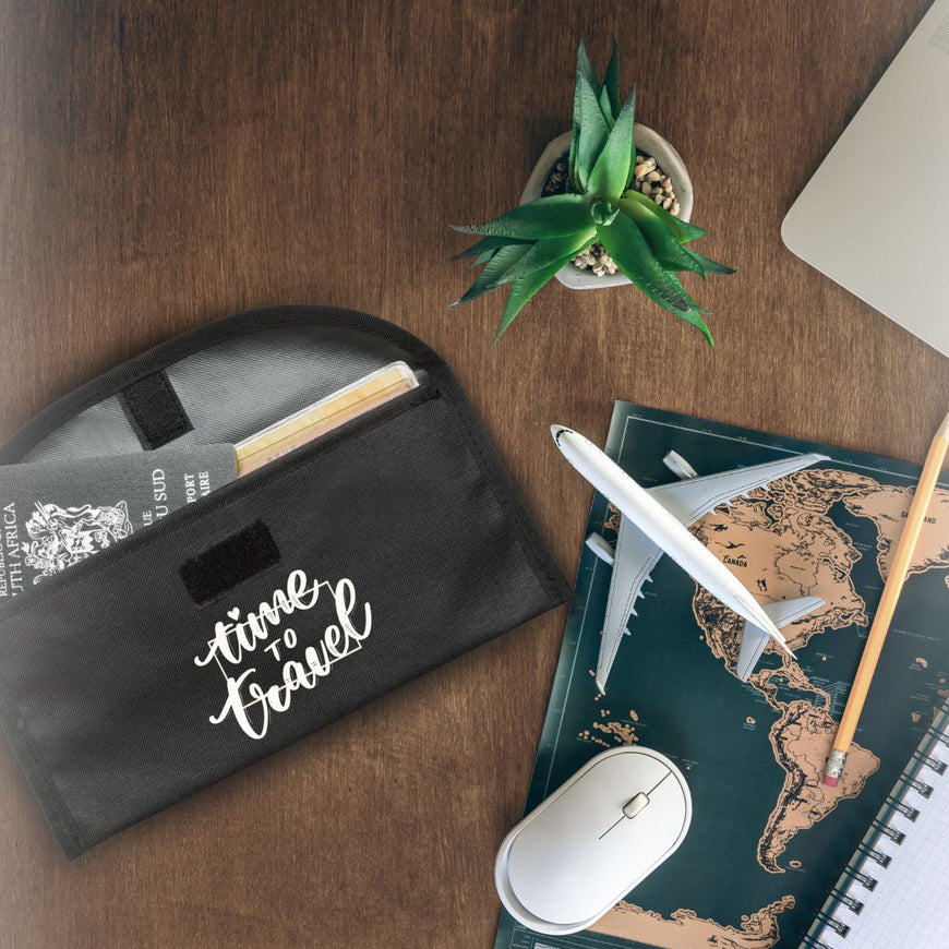 Lowis Travel Holder – Branded Leisure Travel